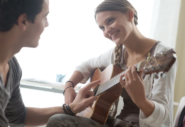 girl learning guitar chords