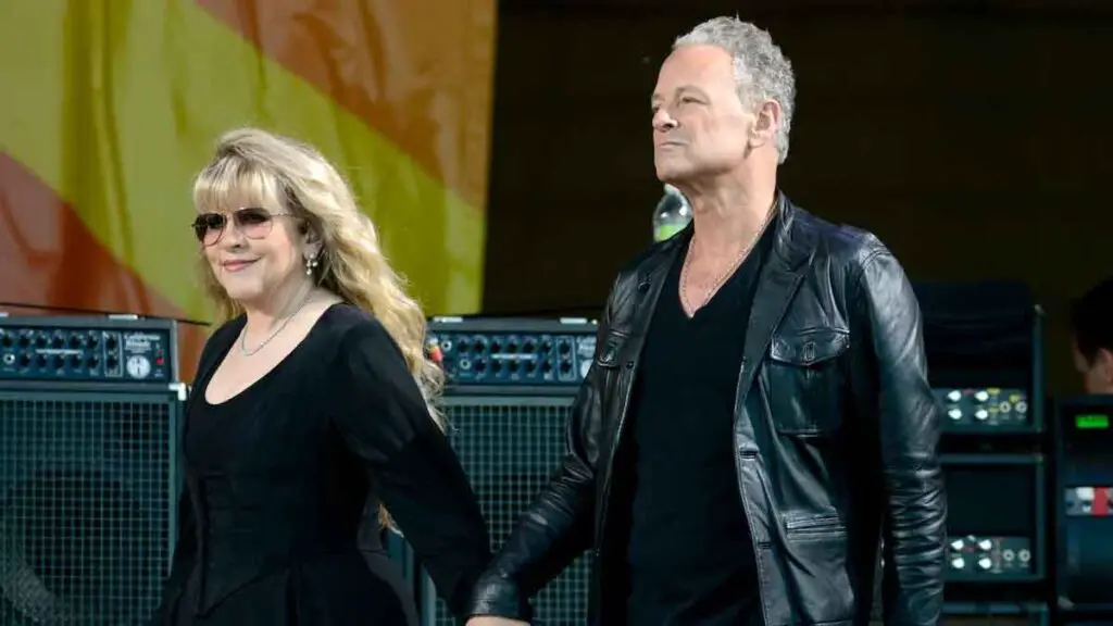 Stevie Nicks and Lindsey Buckingham on stage