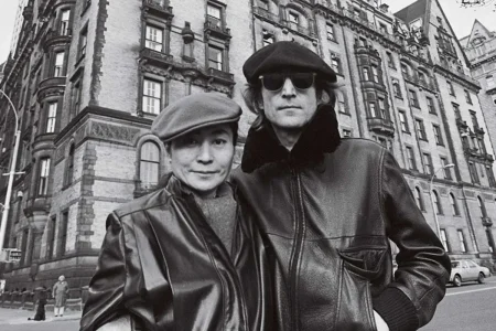 John Lennon and Yoko Ono outside the Dakota, New York City