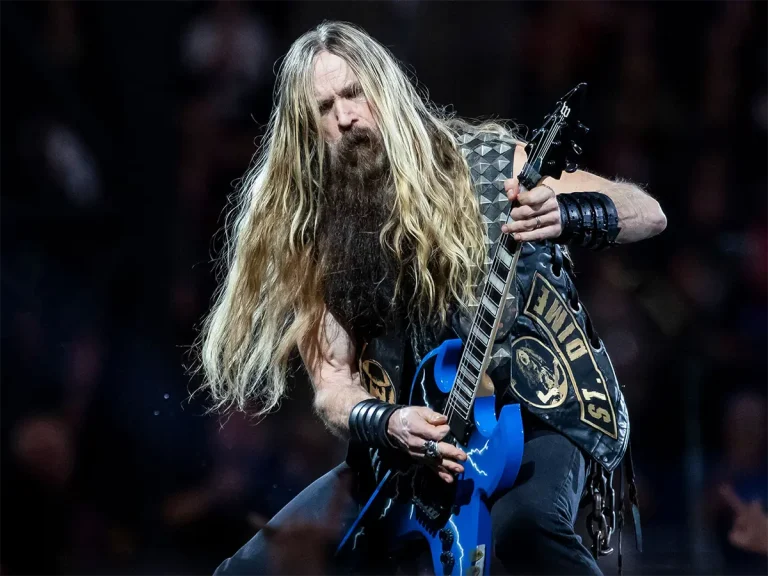 Zakk Wylde playing guitar