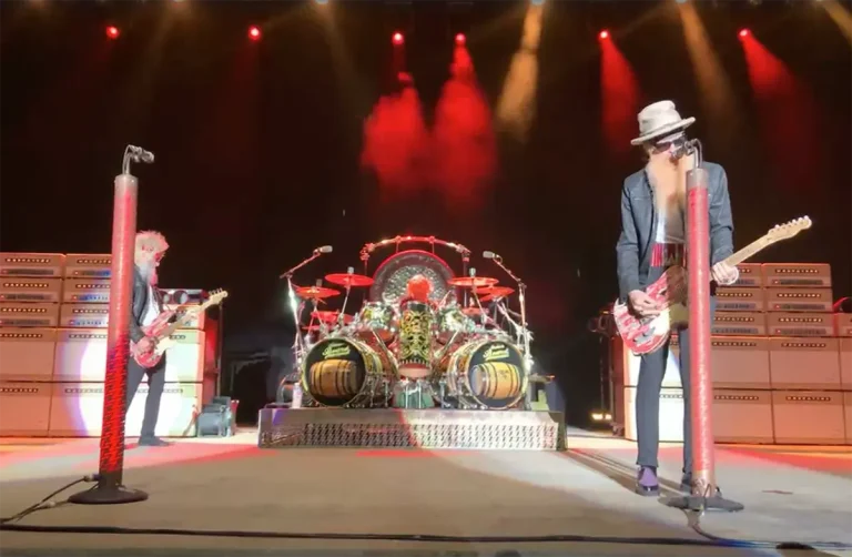 ZZ Top playing with an empty mic