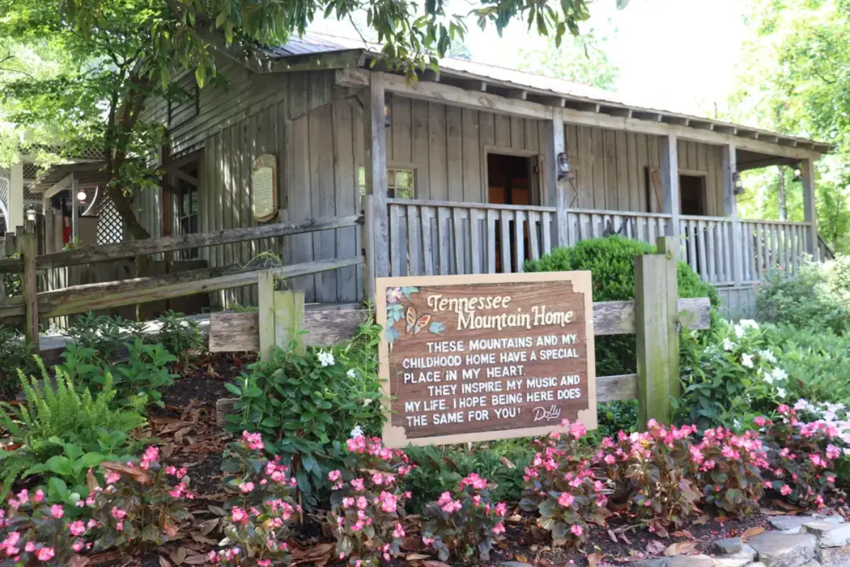 Dolly Partons childhood home