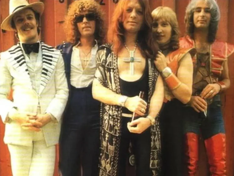 Mott the Hoople 1974: Broadway, Breakdown and the Golden Age of Rock ‘n’ Roll The fantastic Mott the Hoople