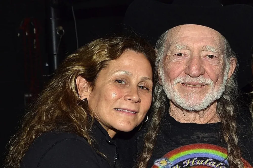 Willie Nelson and Annie D’Angelo posing together at an event.