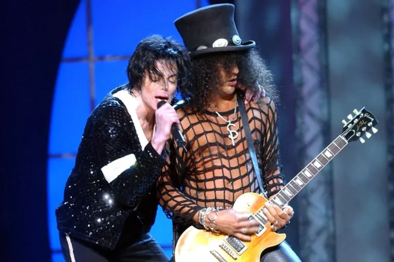 Michael Jackson and Slash performing together on stage, with Michael Jackson singing beside Slash playing guitar.