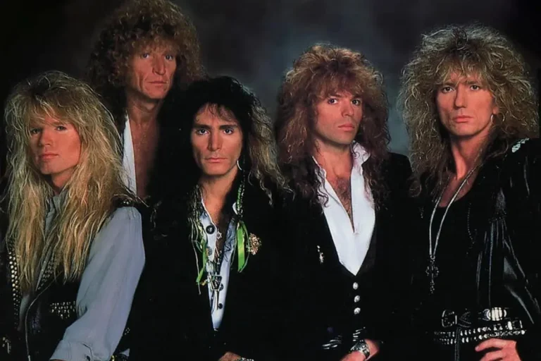 Whitesnake Band stands in a dramatic studio lineup.
