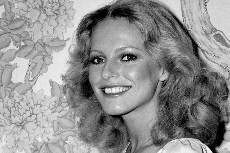 Cheryl Ladd Didn’t Just Replace an Angel: She Took a Shot at Pop Stardom Black-and-white portrait of actress Cheryl Ladd smiling softly, highlighting her classic 1970s television-era glamour.