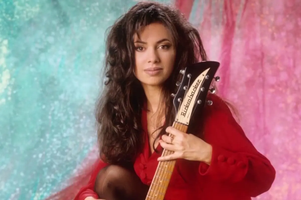 Susanna Hoffs poses with a Rickenbacker guitar, highlighting her role as a guitarist and frontwoman during the height of The Bangles’ success in the 1980s.