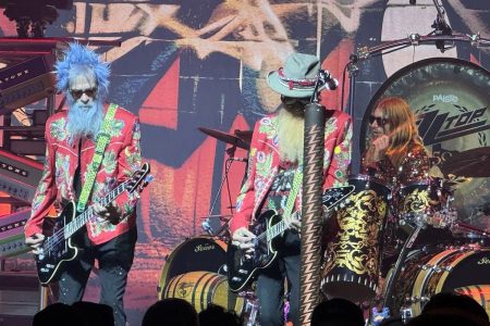 ZZ Top Play Their First Show Without Frank Beard — Behind the Drummer He Chose Himself ZZ Top on stage in Austin: Elwood Francis on bass, Billy Gibbons on guitar and Michael Monahan behind the drum kit