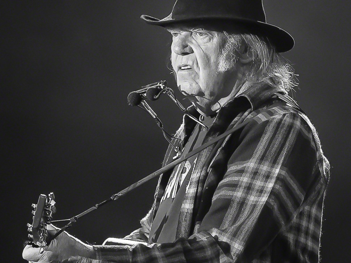 Trump Insterment Neil Young Sues Trump PAC for $10 Million Over 'Rockin' in the Free ...